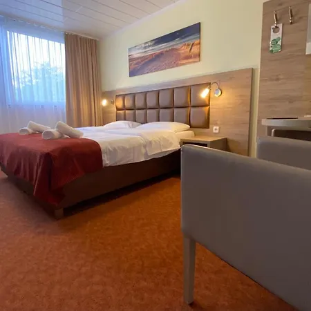 Nordsee, Deichlaeufer Hotel Tossens